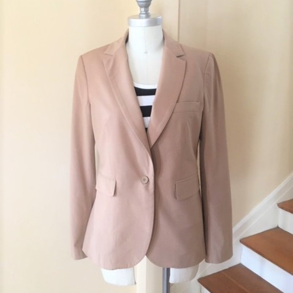 BODY BY VICTORIA Fitted Lightweight Tan Blazer
